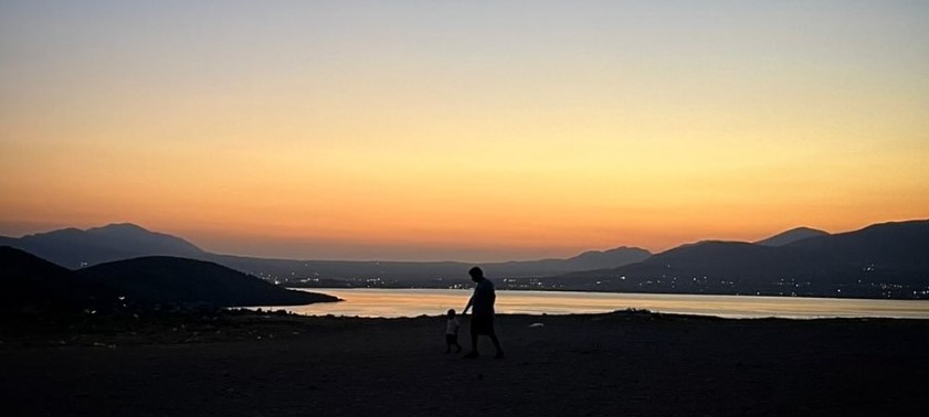 Καλοκαίρι με τους Παππούδες: 4 Λόγοι που Είναι Πολύτιμοι για το Παιδί σας